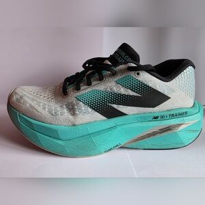 New Balance Women's Teal And Black Fuelcell Supercomp V3 Trainer US Size 8